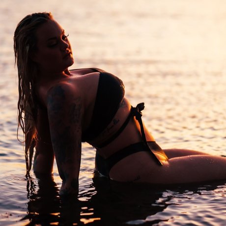 Ms Gee perfect model pic