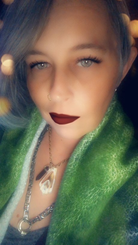 Miss Houdini model art pics