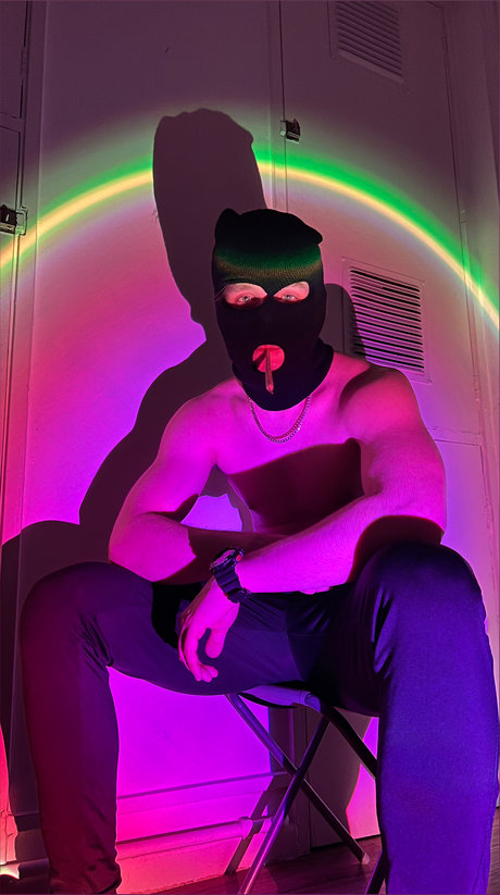 Lush Noah model beautiful img