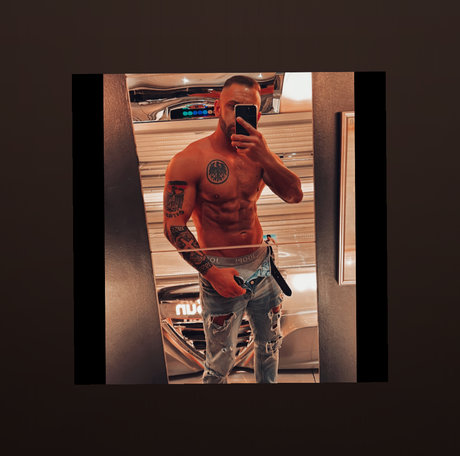 deandukes erotic actress image