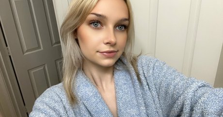 blondie brii hot actress gallery