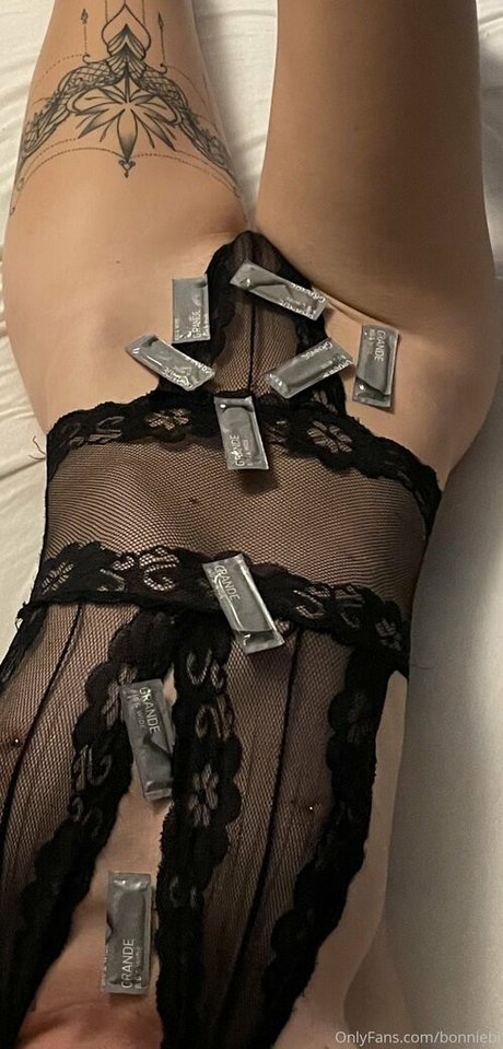 Bonniebi model photo