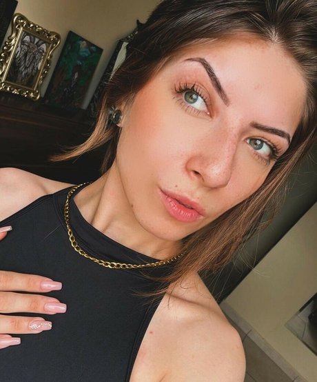 Alessandra Pink erotic model galleries