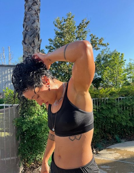 taytate12 erotic model pictures