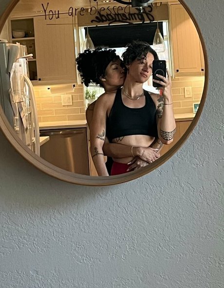 taytate12 naked pornstar pic