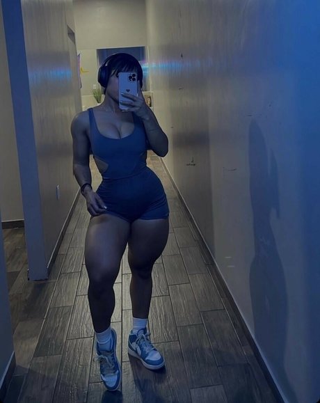 Linnnna Linnnna pornstar adult image