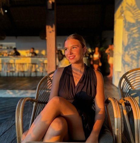 brunette bunny onlyfans porno image