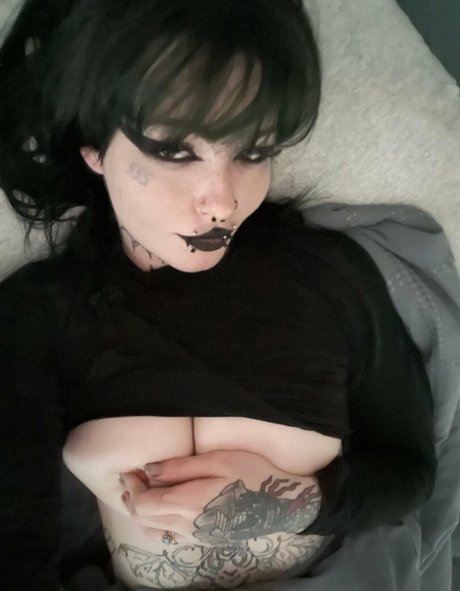 HotGothMlf nude pornstar pictures