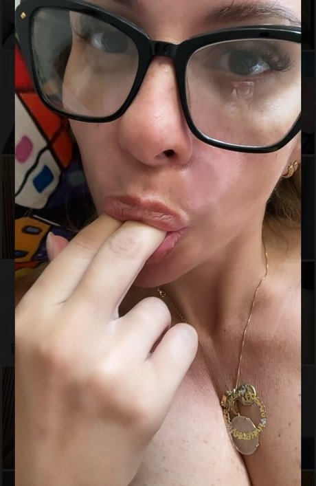 Roberta Bastos art actress pic