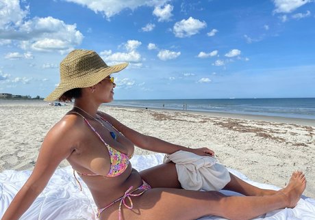 Plantbae model hot img