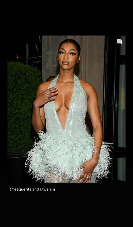 Angel Reese top star image