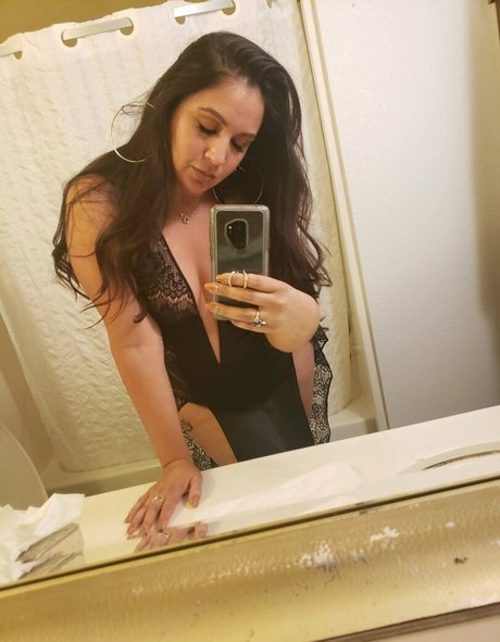 MonicaCumCakes erotic star pictures