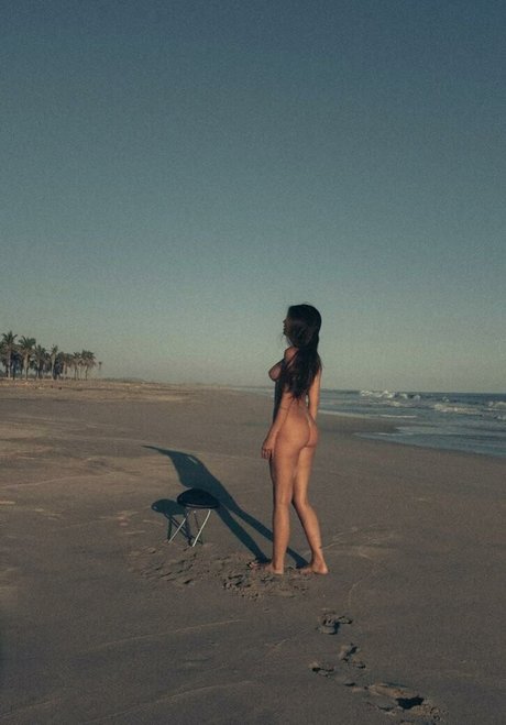 marialevyy model top image