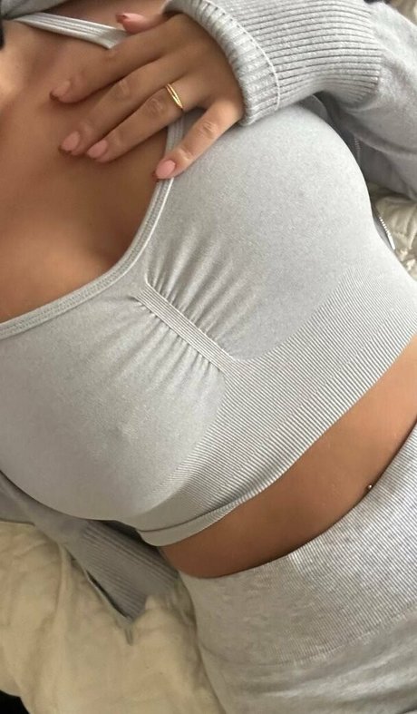 Bella The Vet star perfect photos