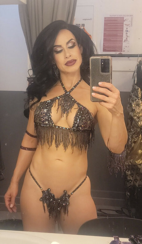 Queen Pea model adult images