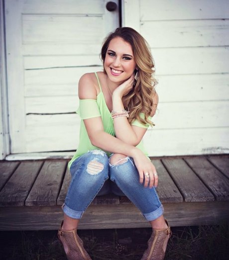 Emilee Atchley free model photos