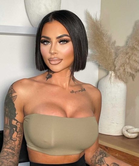 Chanseybrown model naked photos