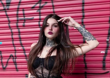 MariMirellee model beautiful photo