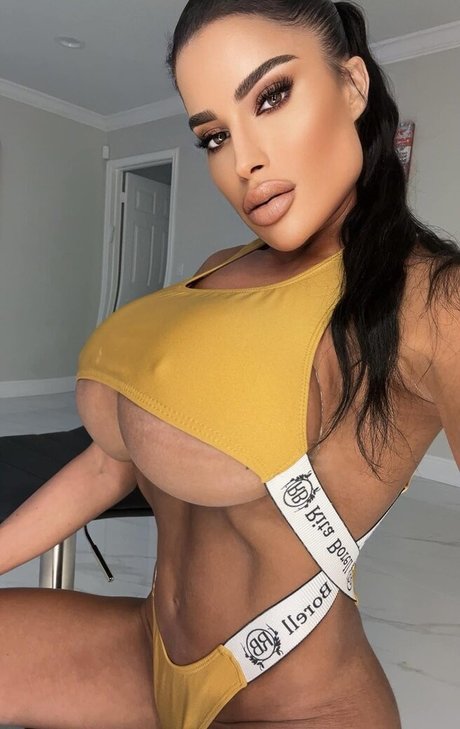 Shani Shachar nude model pictures