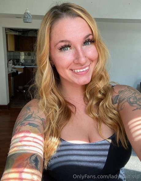 lady cait vip pretty star pictures