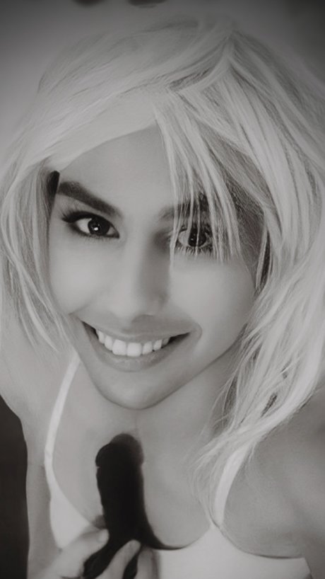 LunaRubyX naked pornstar pic