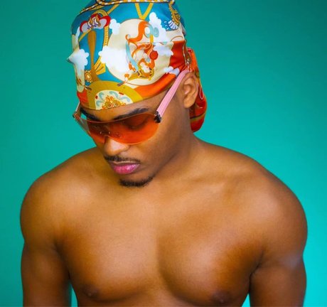 Derrick After Dark model nude pictures