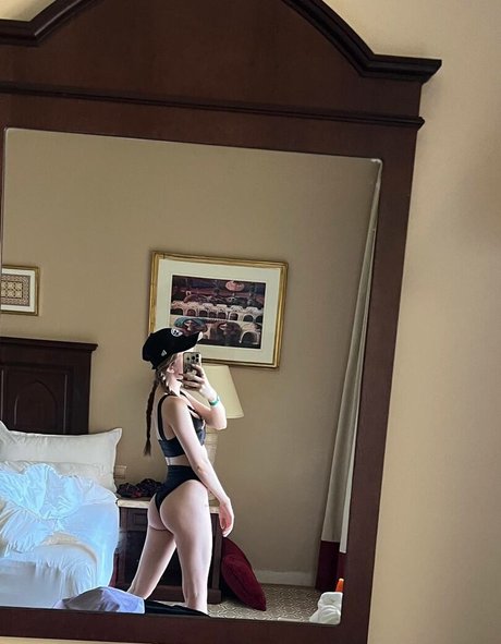 Yglichh star nude gallery