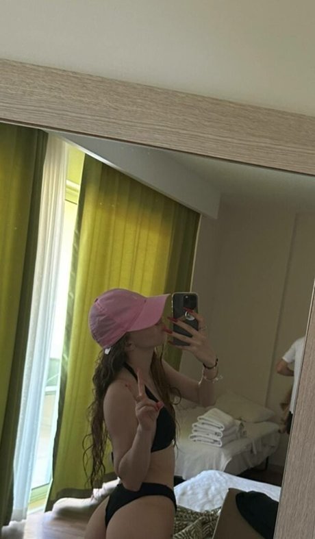 Yglichh xxx pornstar image