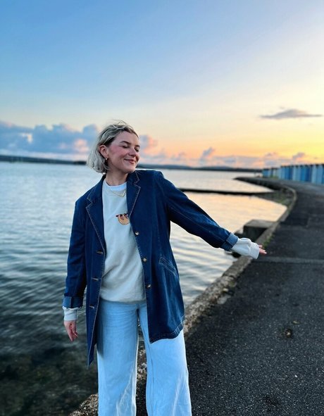 Emmalition model free picture