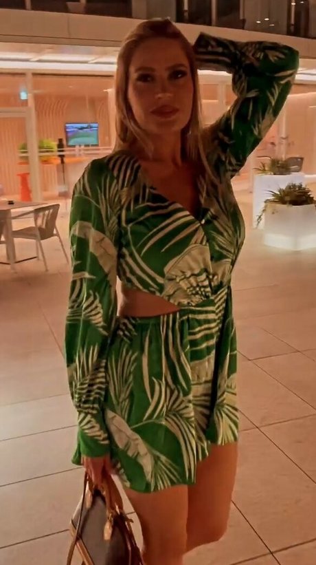 Ella Anastasiou porn actress image