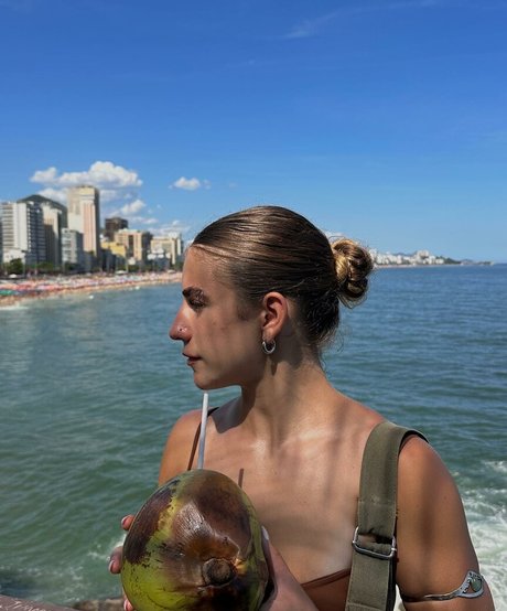 Ju Mamute model sexy photos