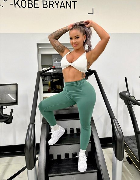 itshayleydavies free pretty star pic