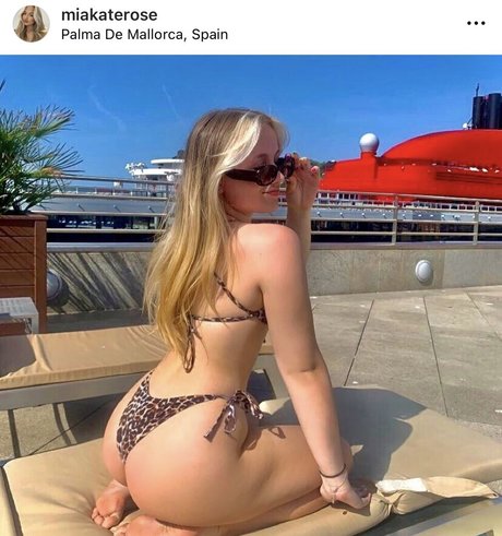 Mia Winward Dunn star naked gallery