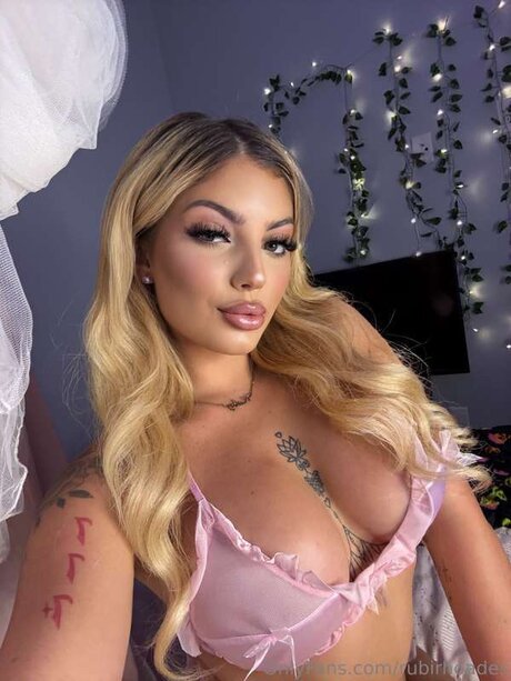 rubirhoades sexy model image