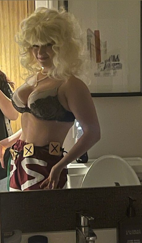 venom wifey naked star pictures