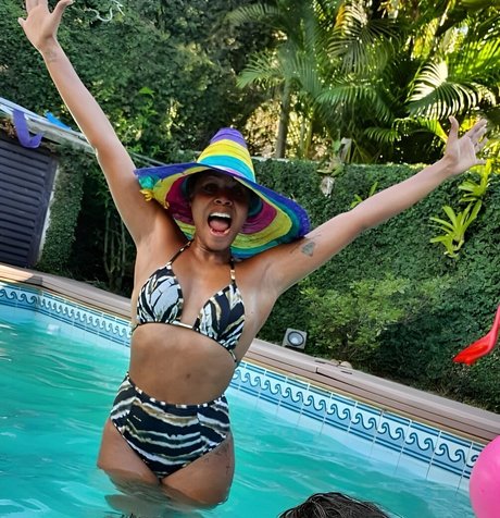 Roberta Rodrigues nude star images