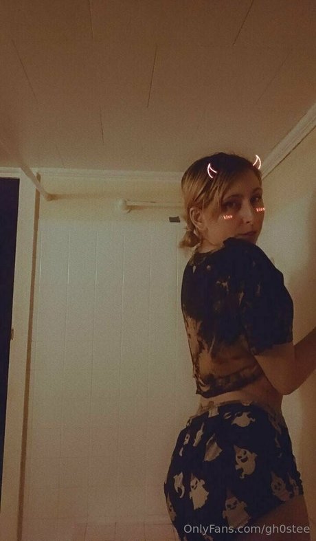 gh0stee model naked images