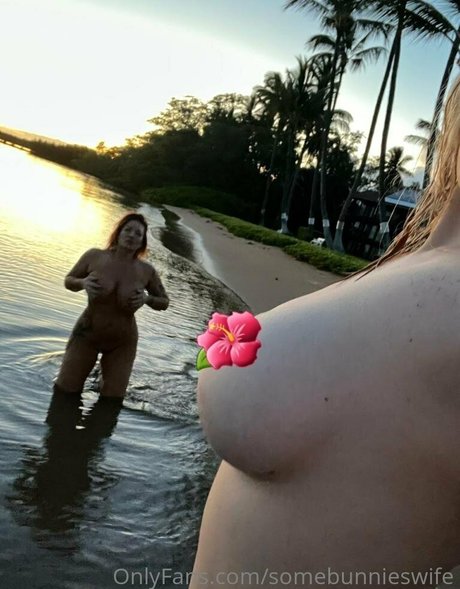 somebunnieswife star naked photo