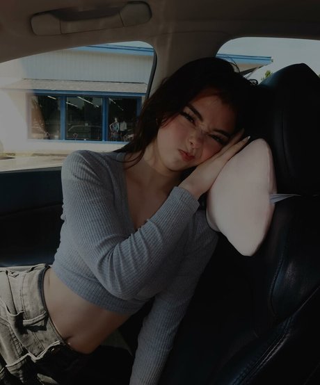 Carly Mai sexy pornstar pics