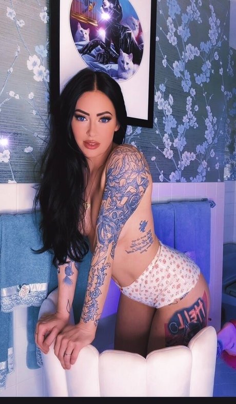 alexstitchins best actress pics