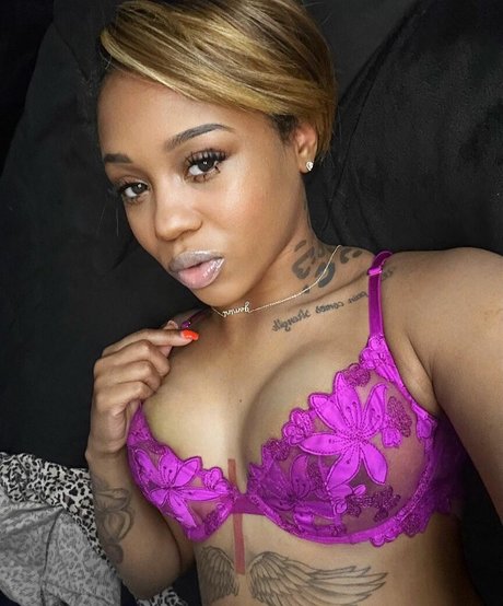 Yuno Zaza model pretty galleries