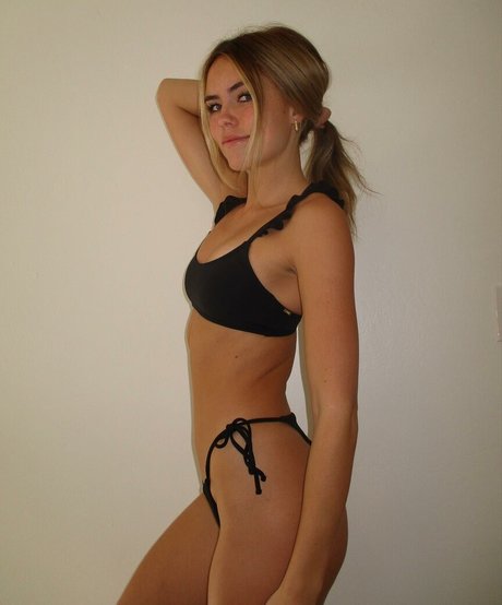 Asha McGinnis exclusive pornstar pictures