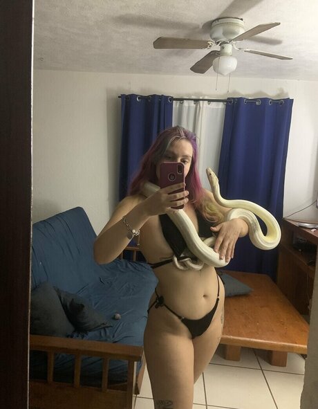 Lilithsnake erotic model picture
