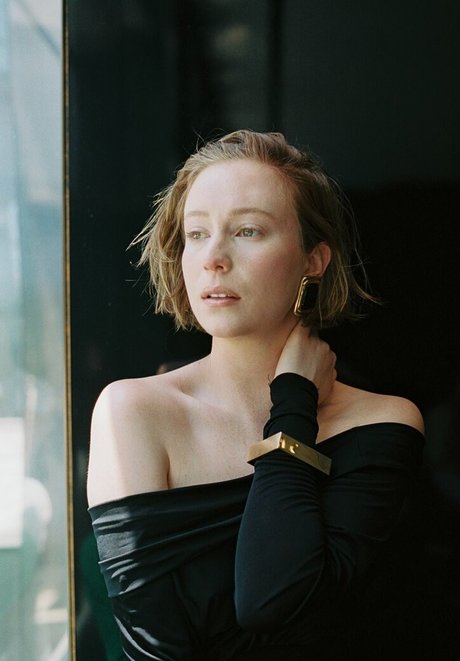 Hannah Einbinder top model picture