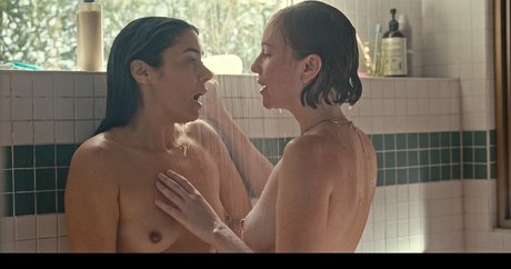 Hannah Einbinder naked pornstar img