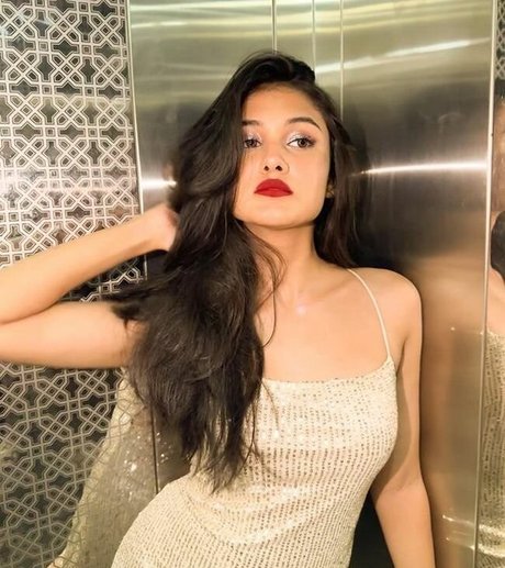 Aayushi Verma nudes model photo