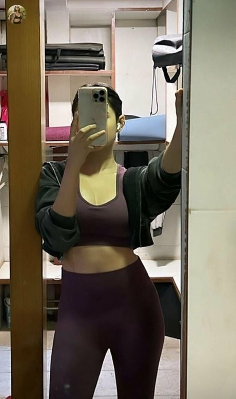 Aayushi Verma art model image