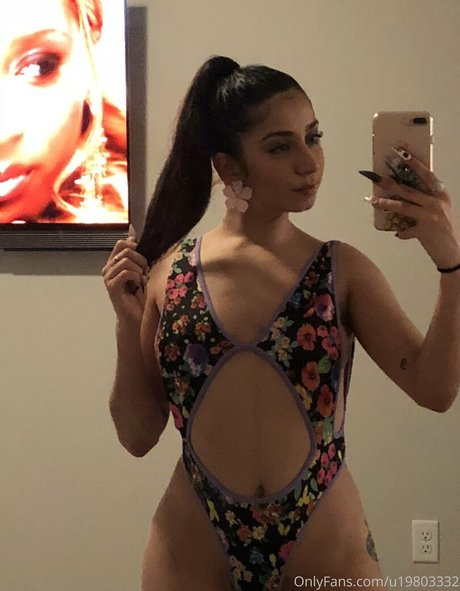 Sara Mariam model pics