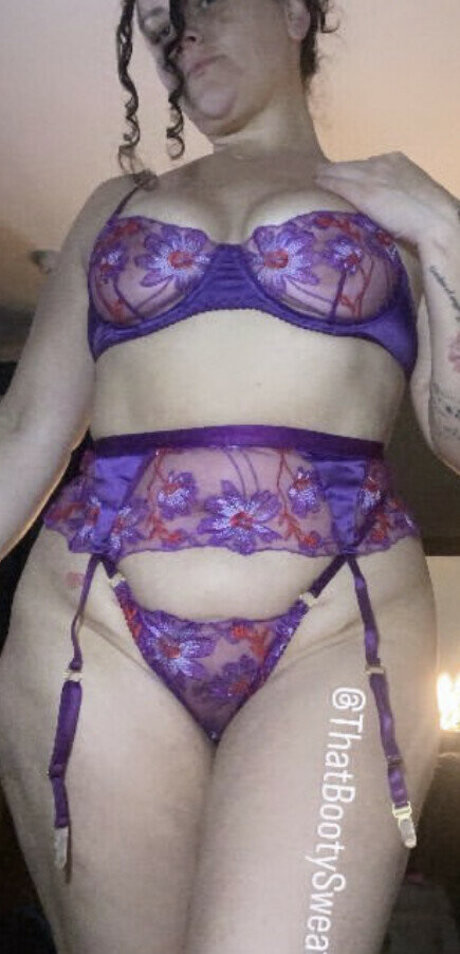 ThatB00tySweatt hot star pics