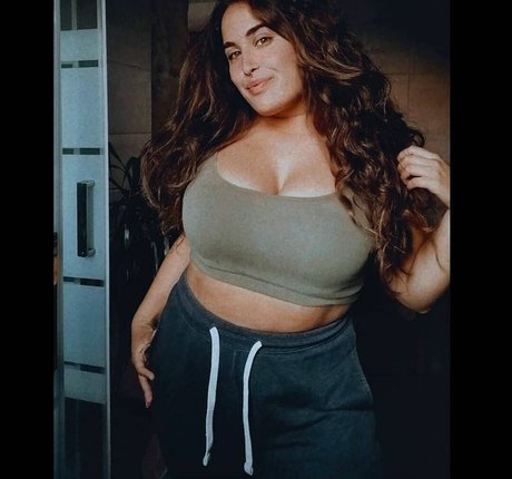 elviabombon nice model pic